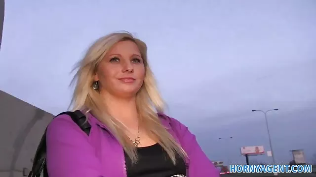 سبزه در بهترین عکسهای سکسی اتاق خواب طاس می شود.