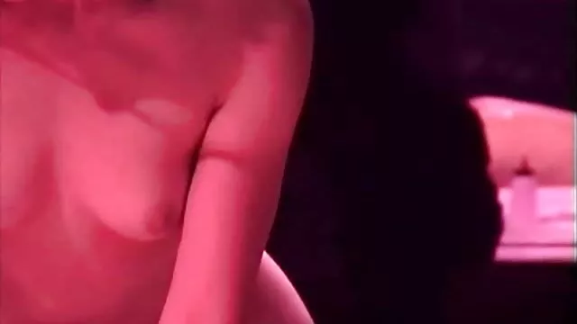 Lesbos با dildo و عکسهای سکسی خارجی مقعد بازی می کند.