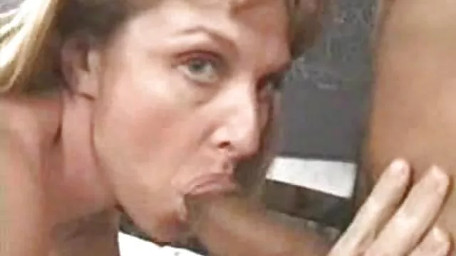 کارمندان اداری از blowjob استفاده عکس متحرک شهوتی می کنند.