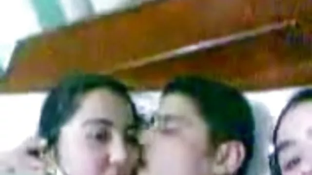 از خواب بیدار می شود. عکسهای سوپر سکسی خفن